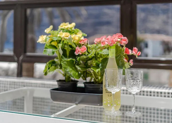 Amazing Ocean And Mountains View *