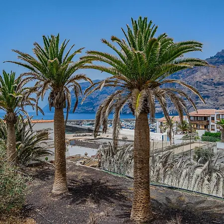 Amazing Ocean And Mountains View *