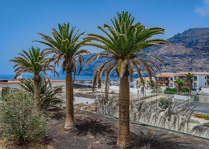 Amazing Ocean And Mountains View *