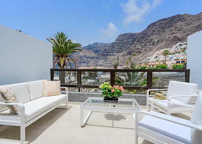 Amazing Ocean And Mountains View Acantilado de los Gigantes