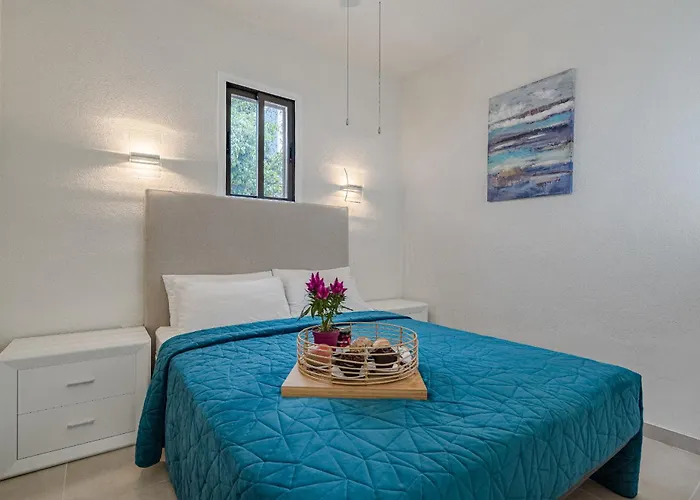 Amazing Ocean And Mountains View Acantilado de los Gigantes