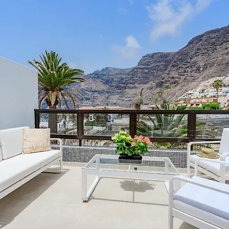 Amazing Ocean And Mountains View Acantilado de los Gigantes