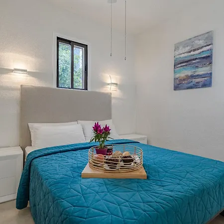 Amazing Ocean And Mountains View Acantilado de los Gigantes